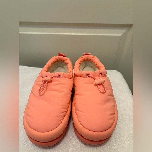 UGG Maxi Puffer Clog- Women’s Size 6 - Picture 10 of 12